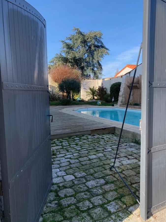 Aux Portes Des Iles Saint-Just-Luzac Luaran gambar